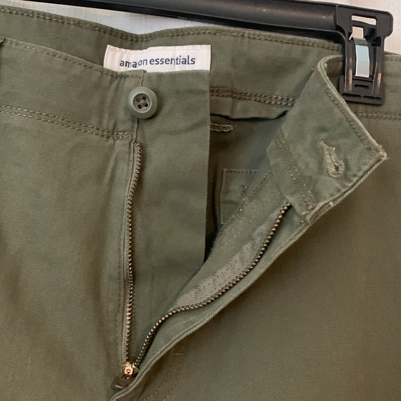 Amazon essentials Women’s Olive green cargo pants sz 33wx32l - Picture 5 of 8
